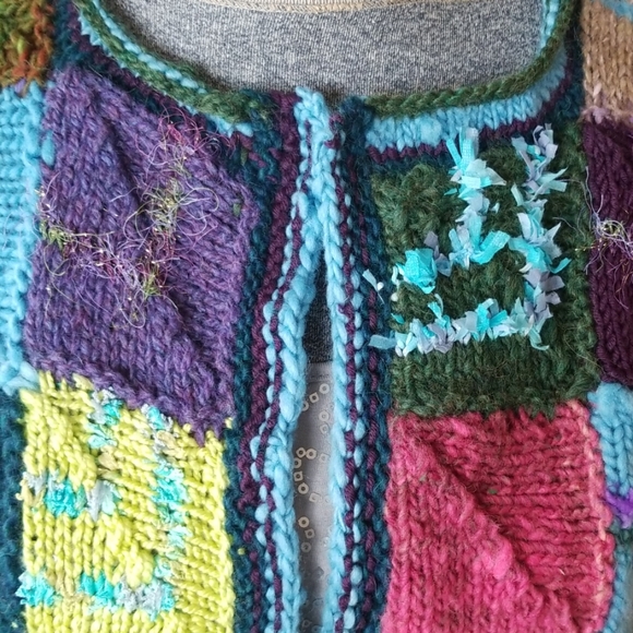 Handknit wool plus other fibers sweater - Picture 4 of 5